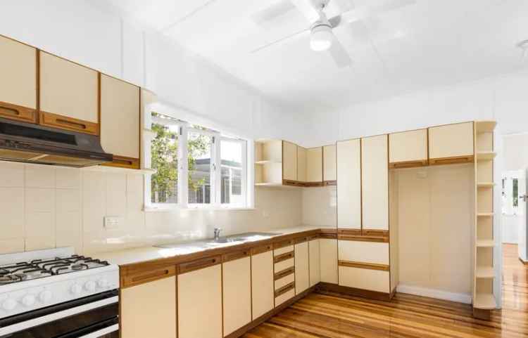 Charming Home in Graceville State School Catchment