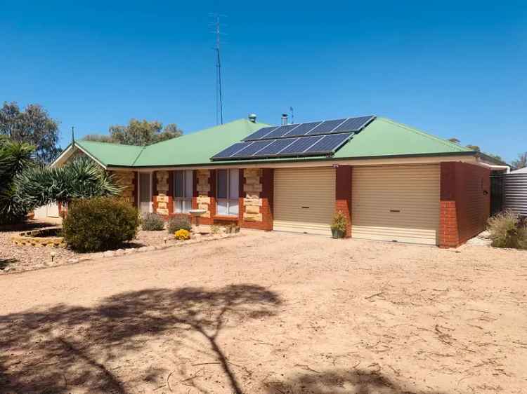 Looking for a quiet Rural location?  Lovely Hickinbotham brick home plus solar power