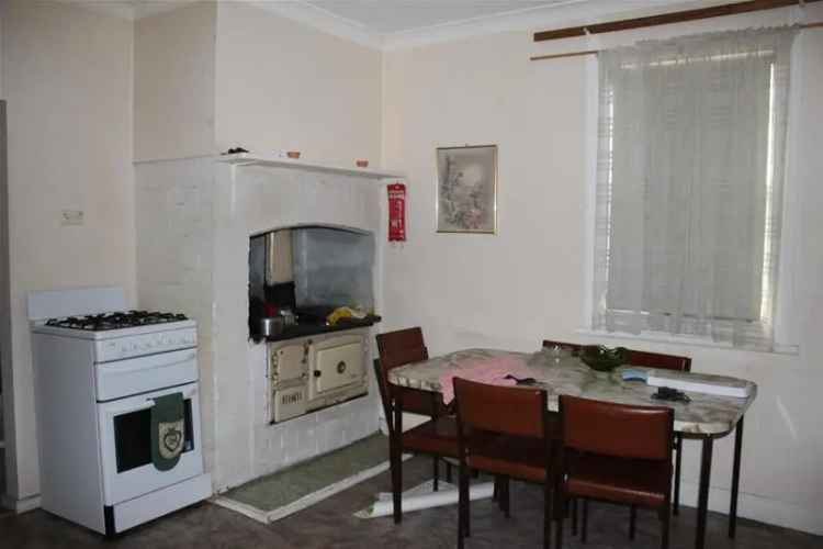 Buy House in Armidale with Three Bedrooms and Large Garden