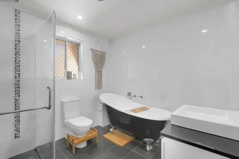 Lease Three Bedroom House in Macquarie Fields with Modern Features