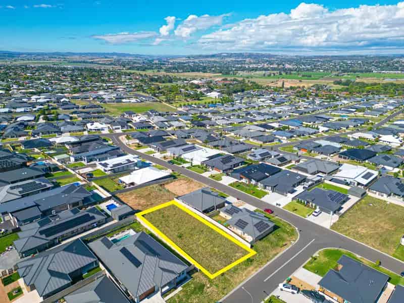 Buy land in prestigious area with exceptional quality and landscaping