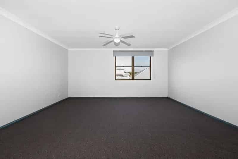 Lease 2 Bedroom Unit in Kahibah with Stunning Views and Entertainers Deck