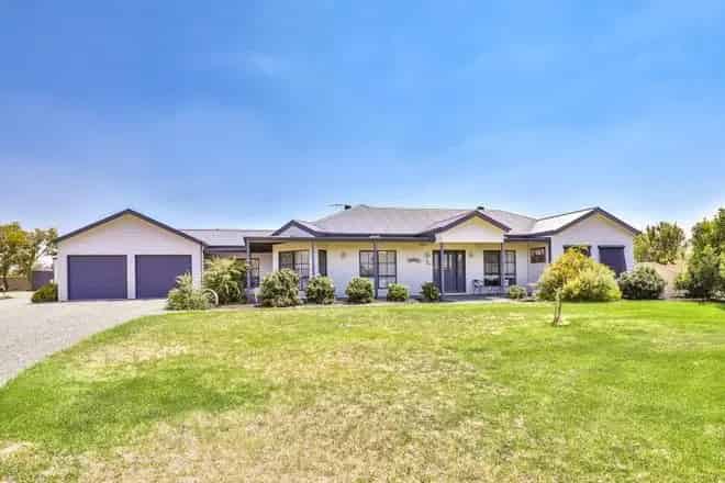 House For Sale , 4, Mason Court, Melbourne, Victoria