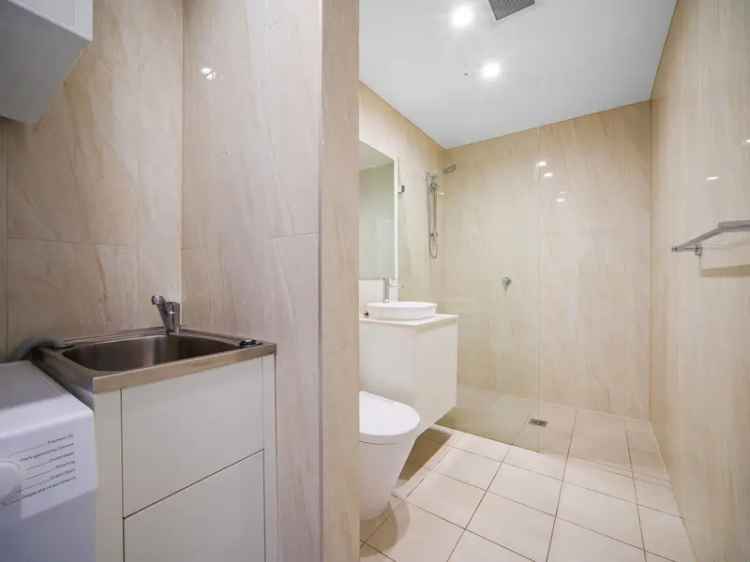 Lease Apartment Bondi Junction with Outdoor Courtyard and Modern Features