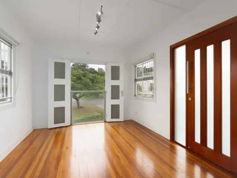 Modern 3-Bedroom Home in Upper Mount Gravatt - Your Oasis Awaits!