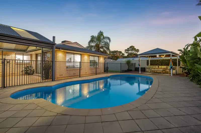 Modern Family Living Opposite a Beautiful Nature Reserve