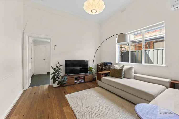 Fully Furnished 3-Bedroom Victorian Home in Brunswick