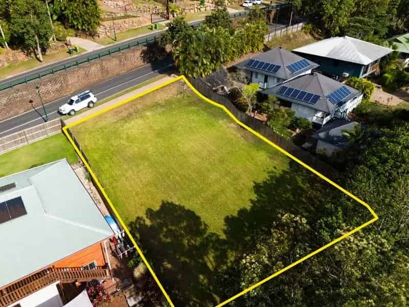 Land for Sale in Bentley Park with Stunning District Views