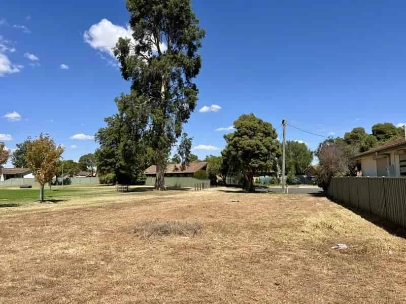 Prime 579m² Block Next to Park