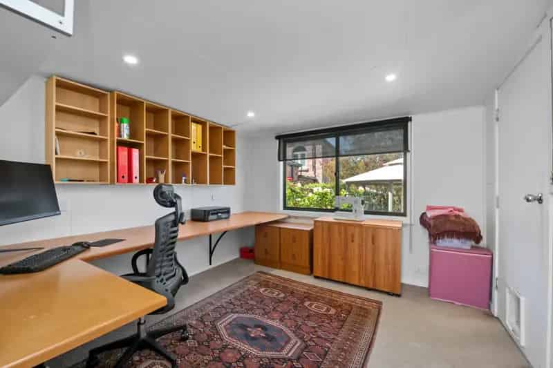 Stylish buy house in North Castlemaine with modern features and gardens