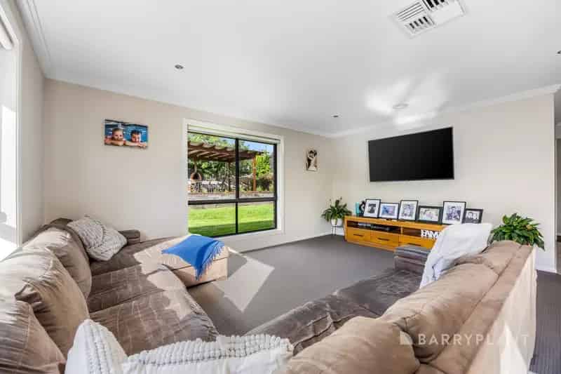 Stylish Living for the Entertainer