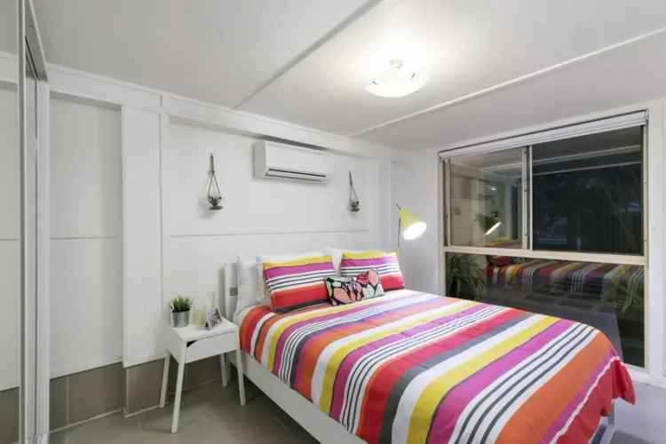 Spacious Coorparoo Family Home with Entertainers Deck