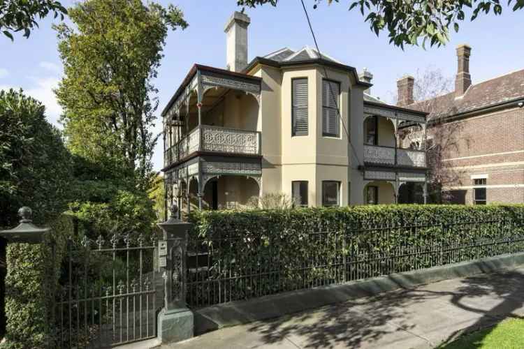 Avoca c1886: Grand Victorian Family Home in St James Park Estate