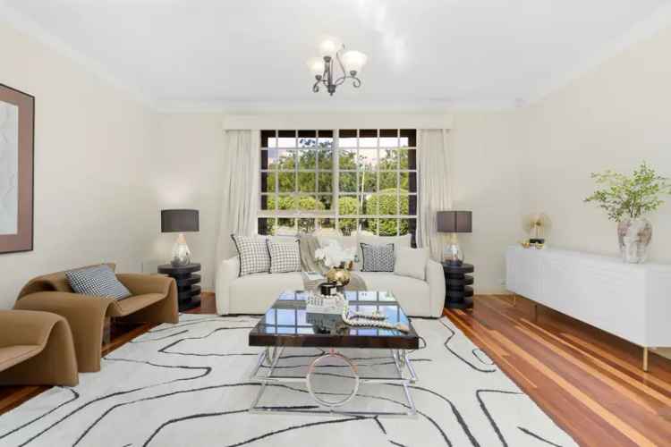 Grand Family Haven in Rowville - 5 Bed 3 Bath