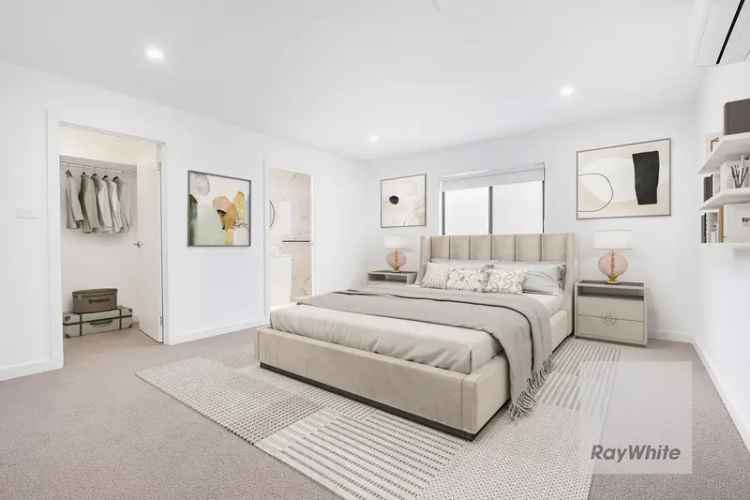 Spacious Modern Townhouse in Bundoora - 4 Beds, 4 Baths