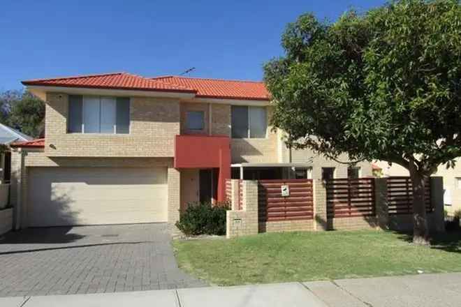 Spacious 2-Storey Townhouse near Belmont Shopping Centre