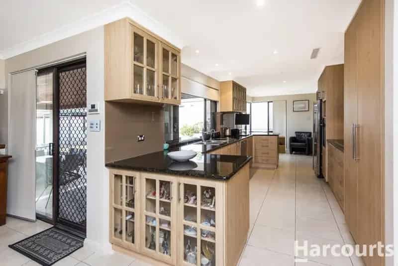 Spacious Family Living by the Coast - 4 Bedrooms Plus Study