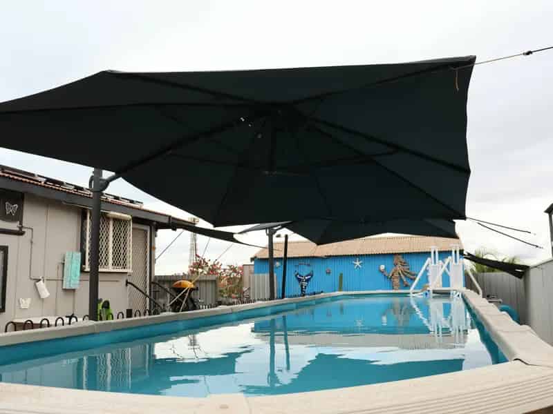 Buy house in immaculate condition with 3 bedrooms and pool
