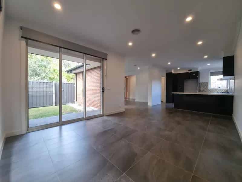 1/39 Golf Links Avenue, Oakleigh VIC 3166 - Townhouse For Lease