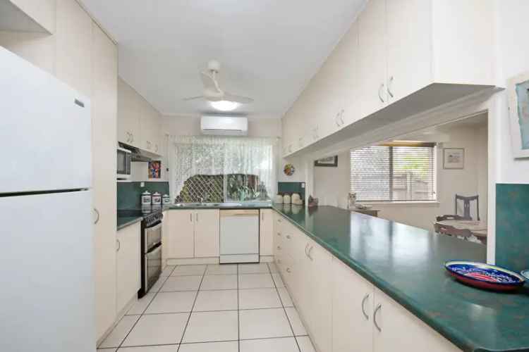 Family Home in Cranbrook with Pool 928m2 Block