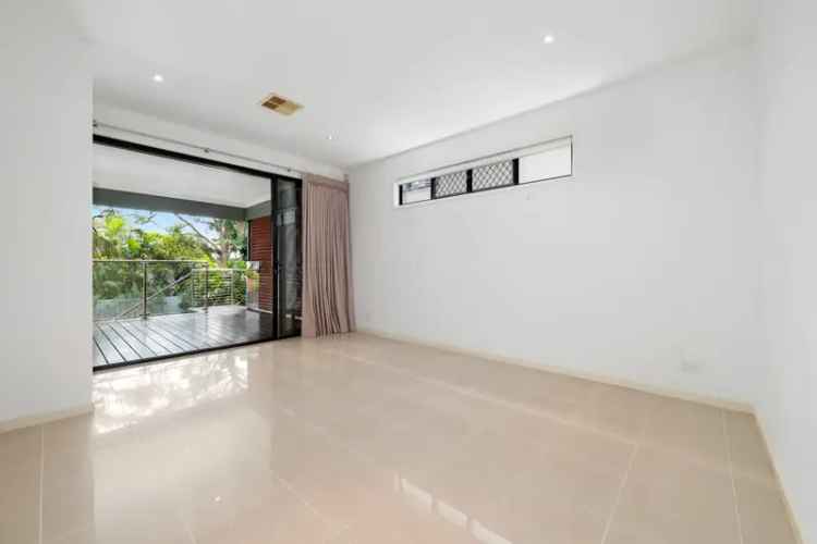 House For Rent in 11, Bundah Street, Brisbane City, Queensland