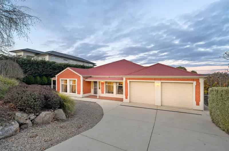 Modern Living with Tranquil Surroundings