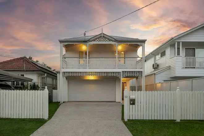 3 Bedroom 2 Bathroom Queenslander Home in Banyo