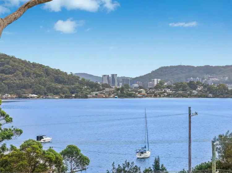 Three bedroom retreat with stunning views of Brisbane Waters