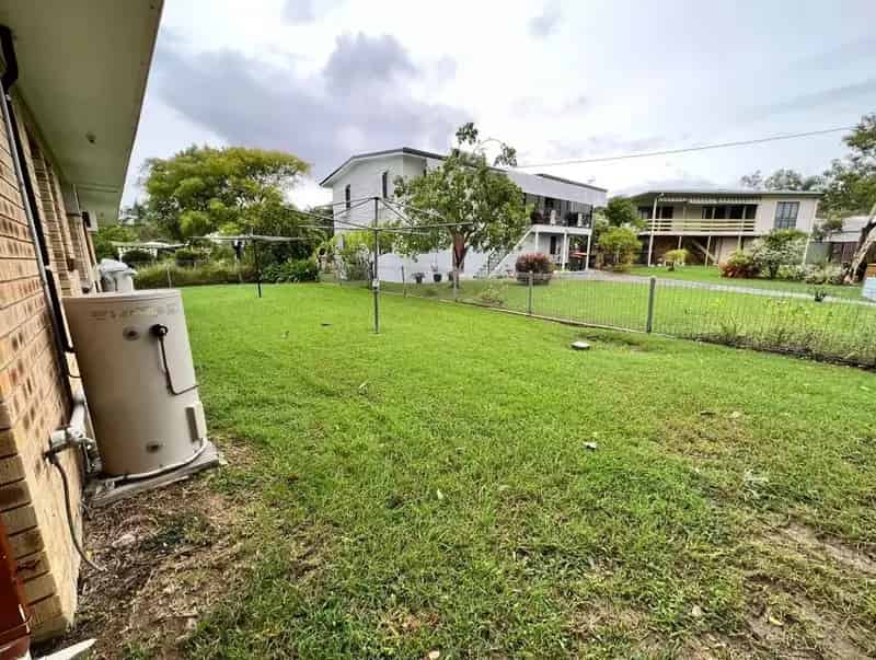 Unit in Norman Gardens - Steps from Amenities