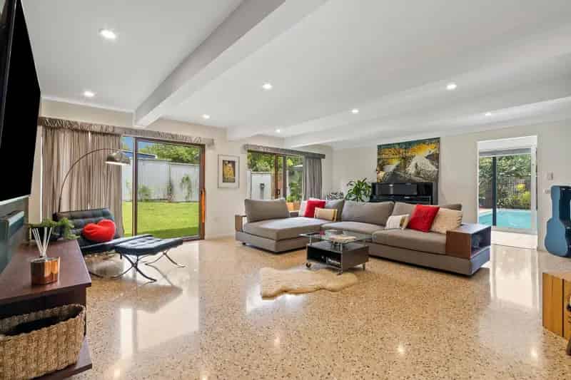 SUPERIOR FAMILY HOME CLOSE TO EVERYTHING