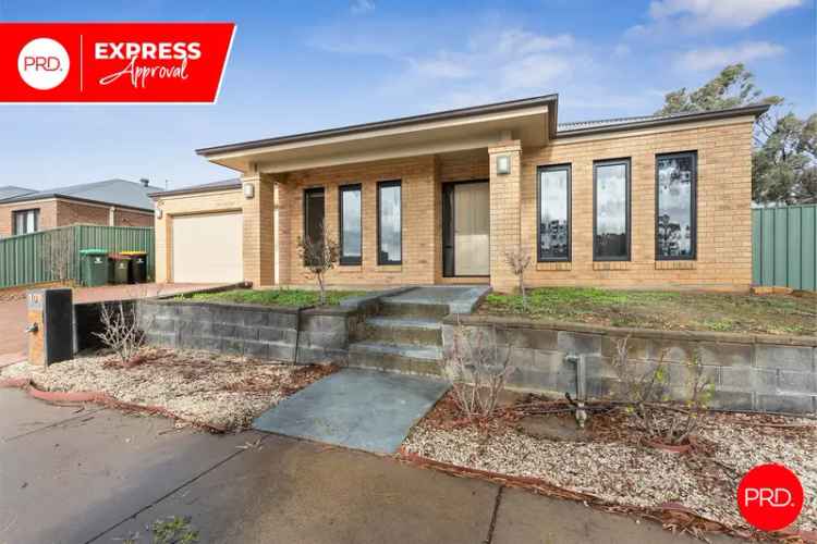 Large Modern Family Home Near Lansell Square