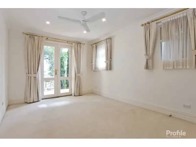 Stylish, Secure & Spacious. The 4Bdr You'Ve Been Waiting For!
