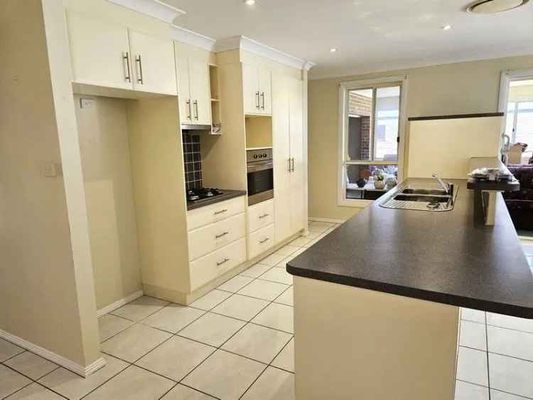 4 Bed Home with Ensuite, Open Plan Living &amp; Double Garage