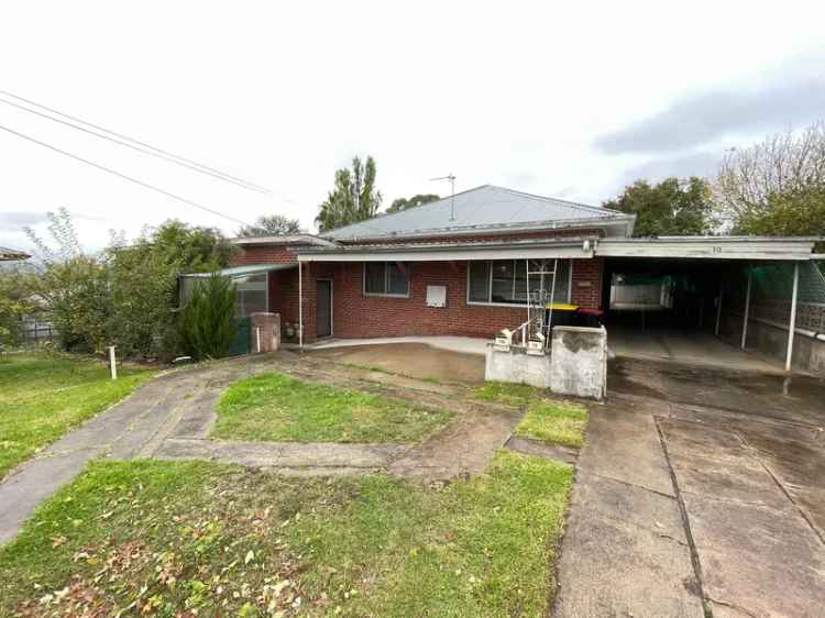 Centrally Located 3 Bedroom Brick