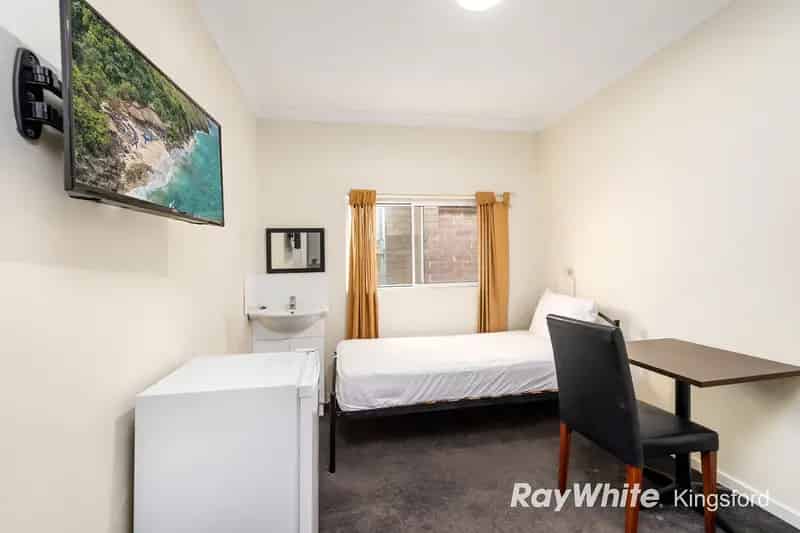 BOARDING HOUSE IN IDEAL LOCATION!