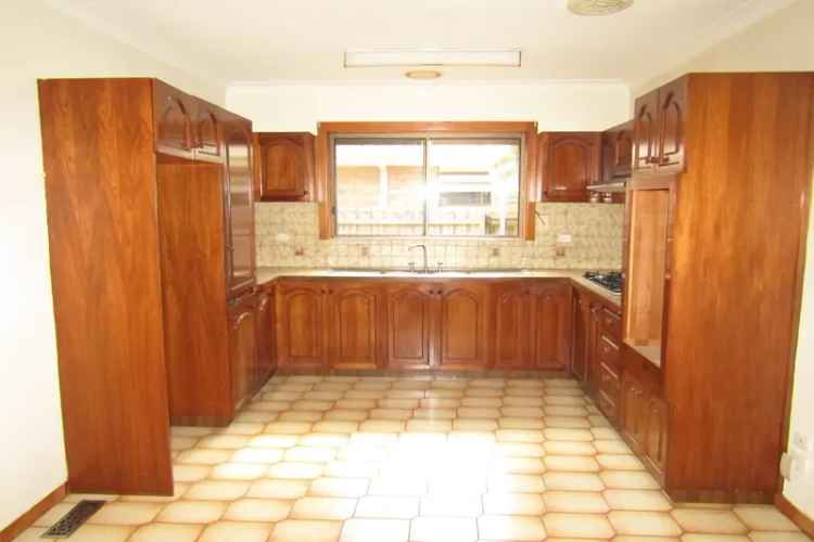 Buy House in a Great Location with 3 Bedrooms and Entertaining Area