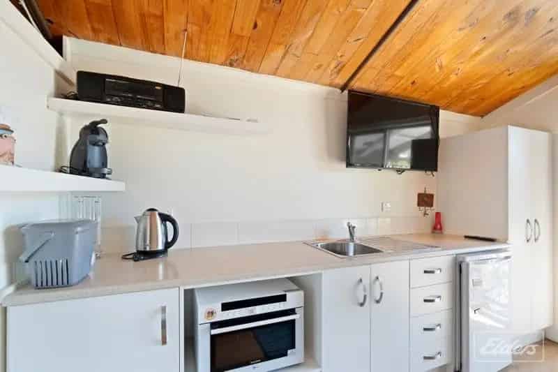 Charming Lakeside Holiday Shack!