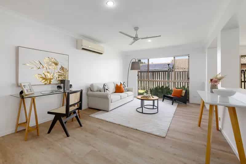 CHIC LIVING WITH CENTRAL CONVENIENCE - UPPER COOMERA