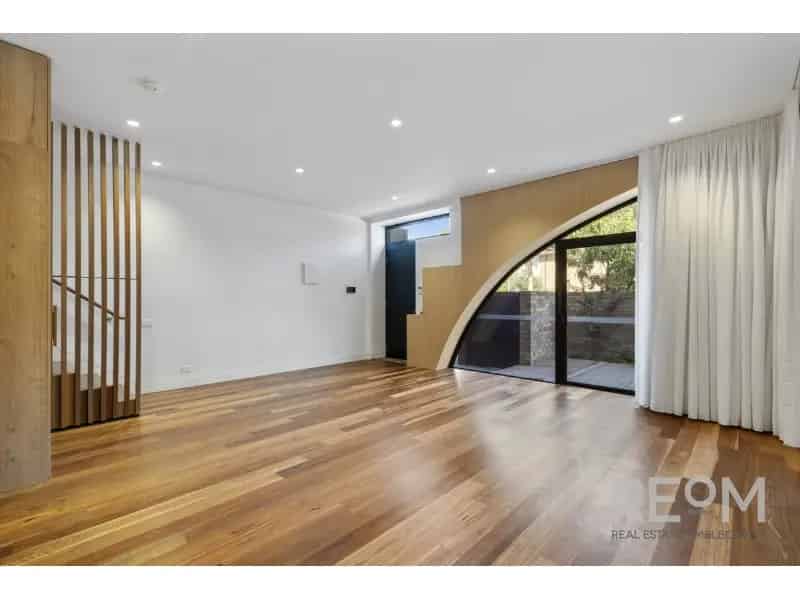 For Rent – Luxurious 4-Bedroom Townhouse In Prime North Melbourne Location