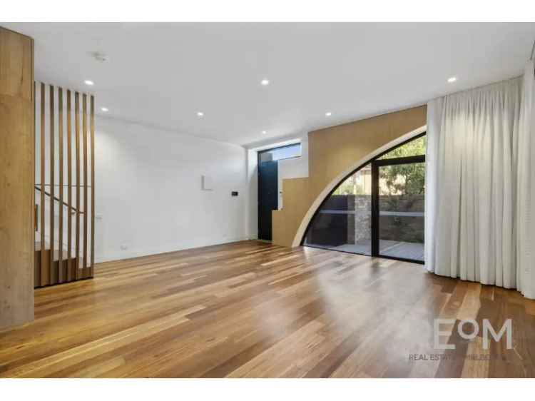 For Rent – Luxurious 4-Bedroom Townhouse In Prime North Melbourne Location