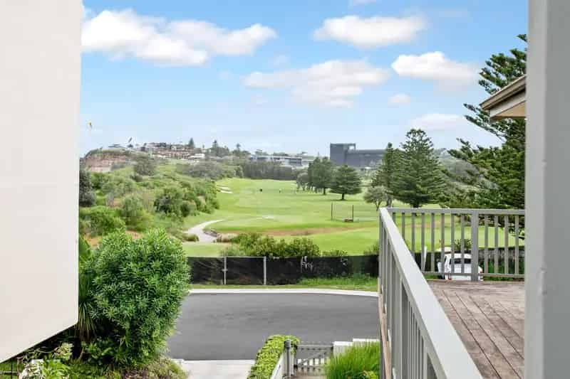 Real Estate For Lease - 2/58 Golf Avenue - Mona Vale , NSW