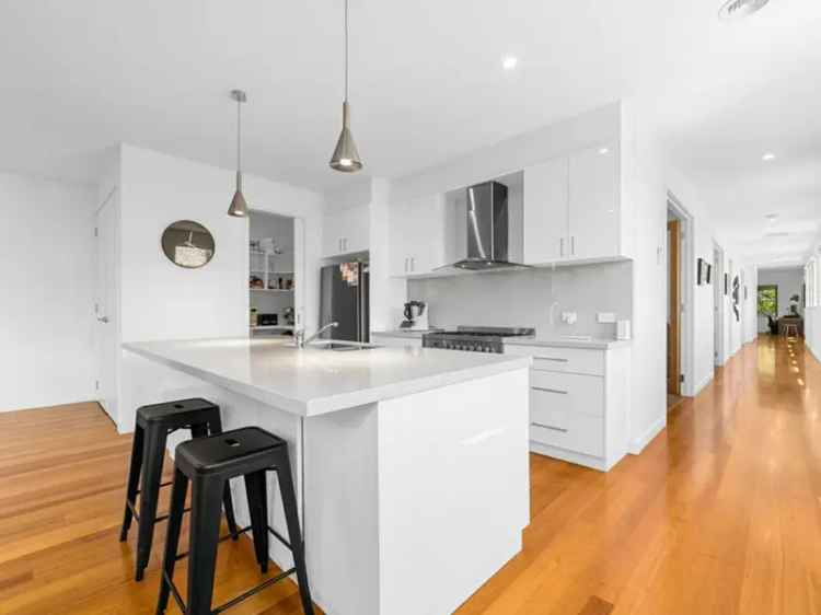 Buy House in Ballarat Featuring Elegance and Modern Luxury