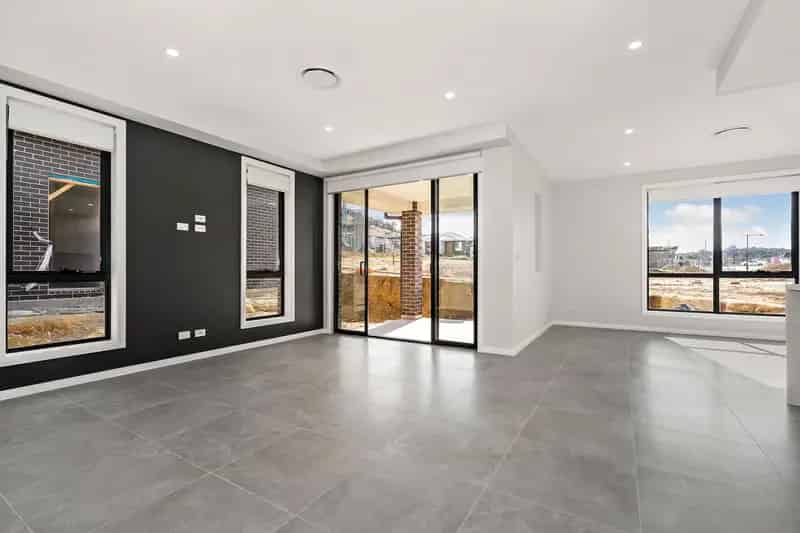 Lease 6 Bedroom House in Taylor with Dual Living Features