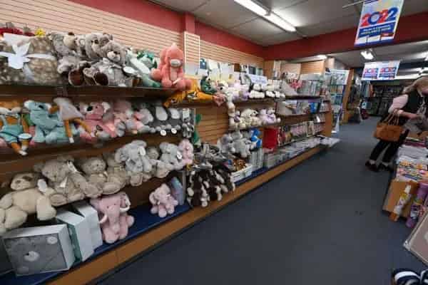 Benalla Cards, Gifts, News etc (IWN2117)