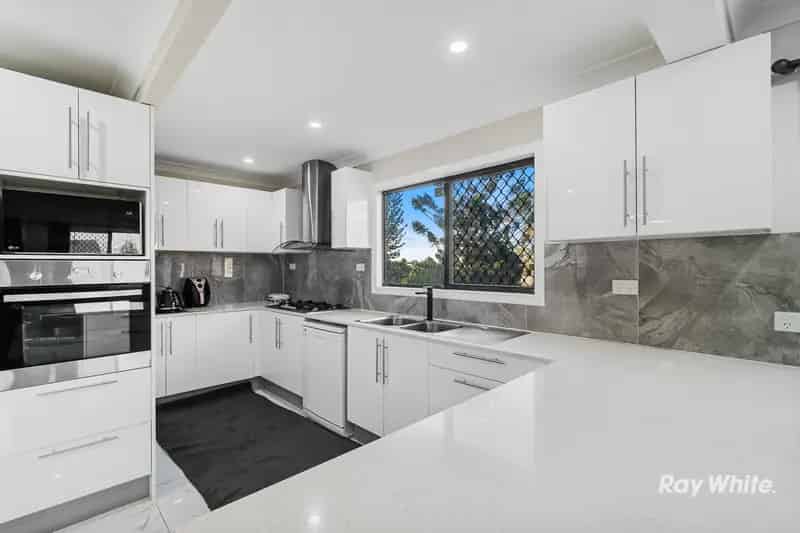 RENOVATED 4 BEDROOM 2 BATHROOM HOME IN  THE HEART OF KINGSTON!