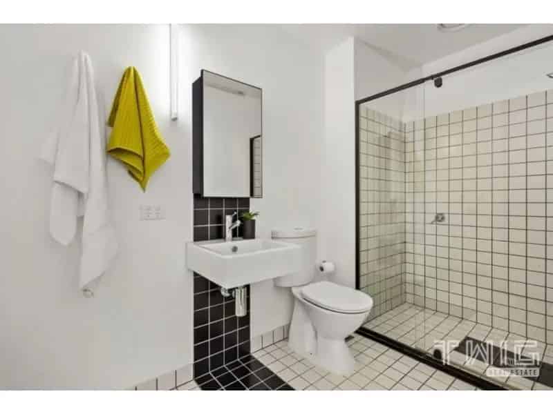 Fully Furnished Close To Rmit