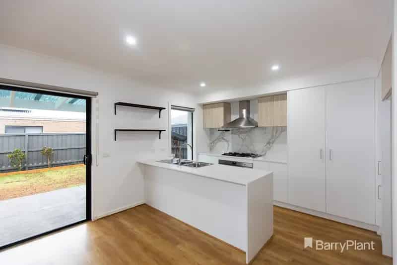 MODERN LIVING (NO BODY CORP FEES)