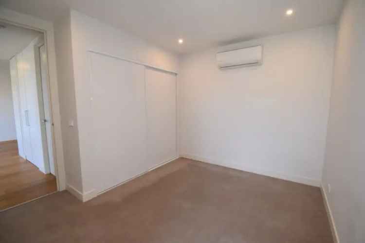 2 Bedroom 240m² Apartment Melbourne Furnished Near Beach