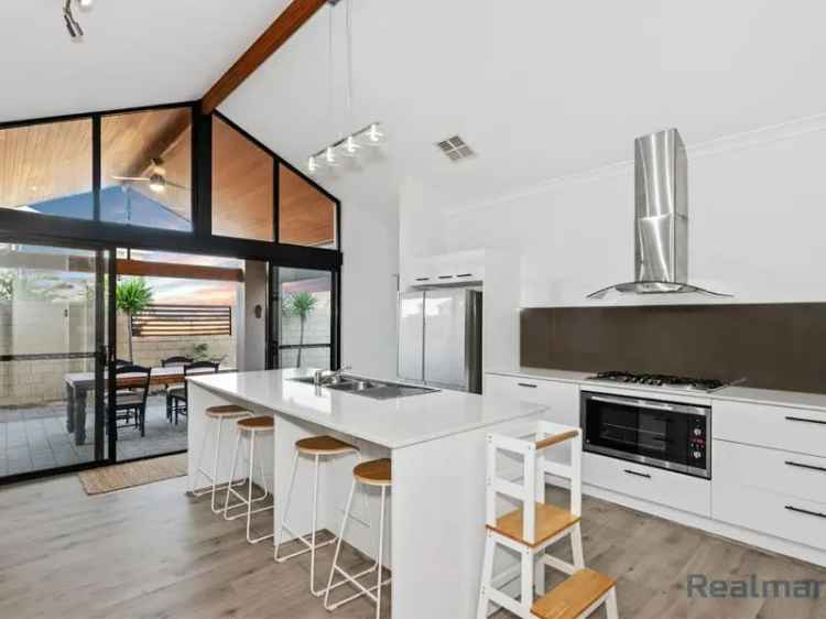 House For Sale in Mandurah, Western Australia