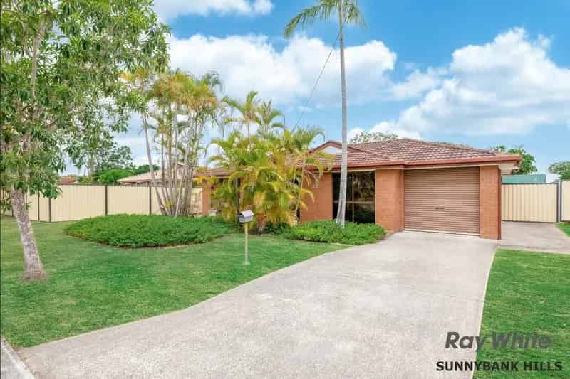 Fully Furnished Family Residence At Prime Location Of Browns Plains